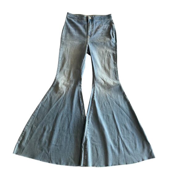 Free People NWT Float On Extreme Flare Bermondsey Blue Wash Jeans 29 waist - Picture 3 of 11